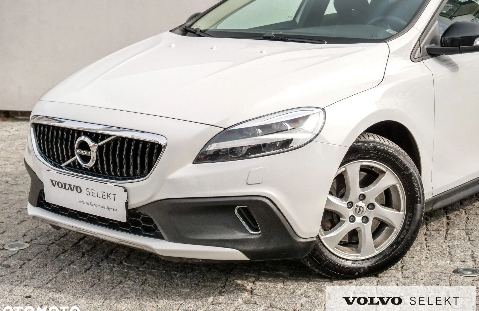 Volvo V40 cena 87900 przebieg: 92080, rok produkcji 2019 z Serock małe 562